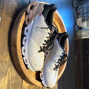 On Cloud cloudtec women's size 9 tennis shoe